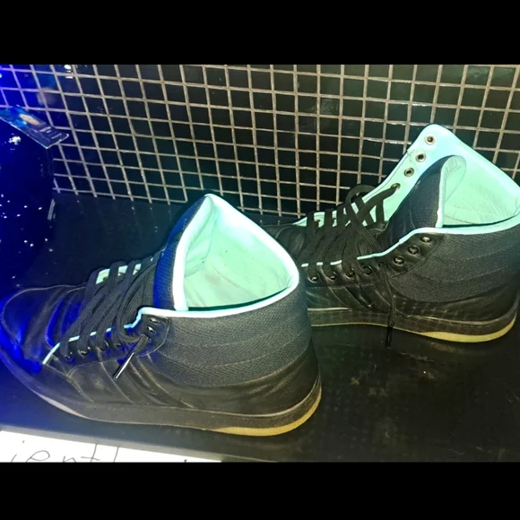 Gucci - Picture 1 of 2